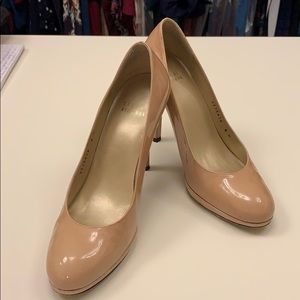 Stuart Weitzman nude patent leather pumps